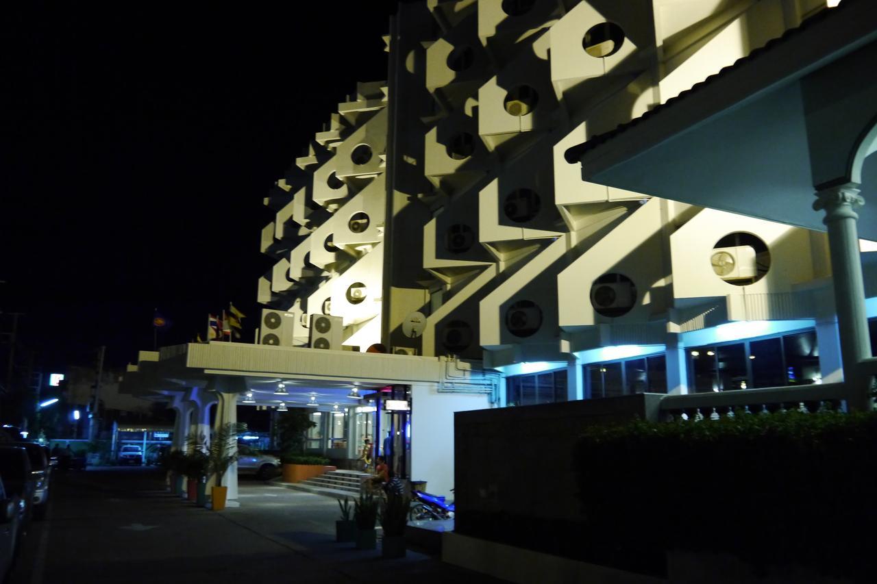 Lertnimit Hotel Chaiyaphum Buitenkant foto