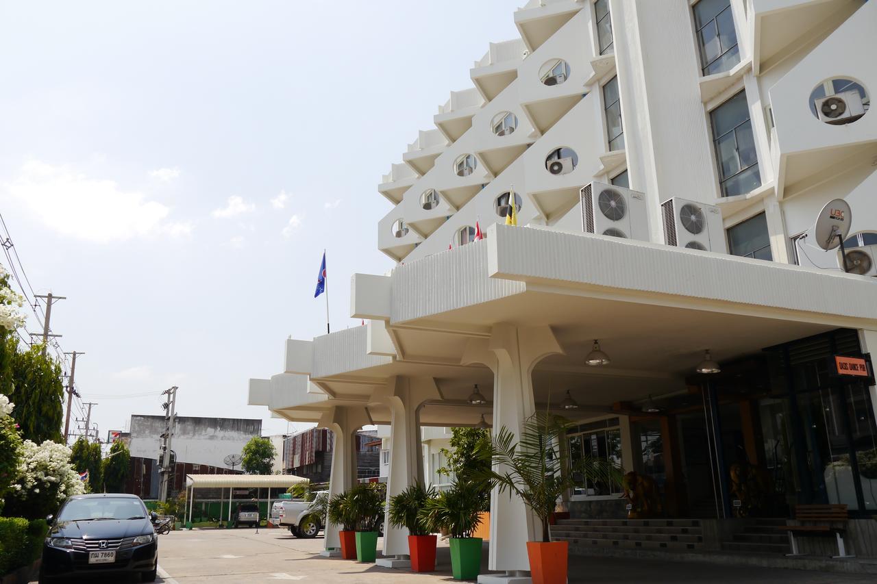 Lertnimit Hotel Chaiyaphum Buitenkant foto