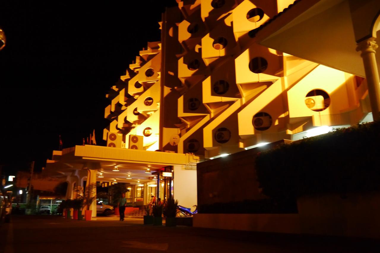 Lertnimit Hotel Chaiyaphum Buitenkant foto