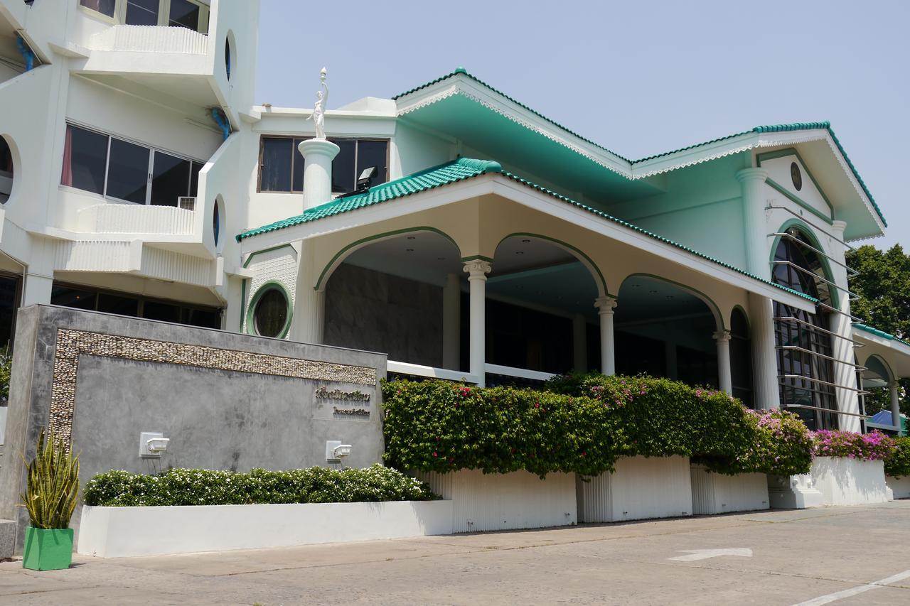 Lertnimit Hotel Chaiyaphum Buitenkant foto